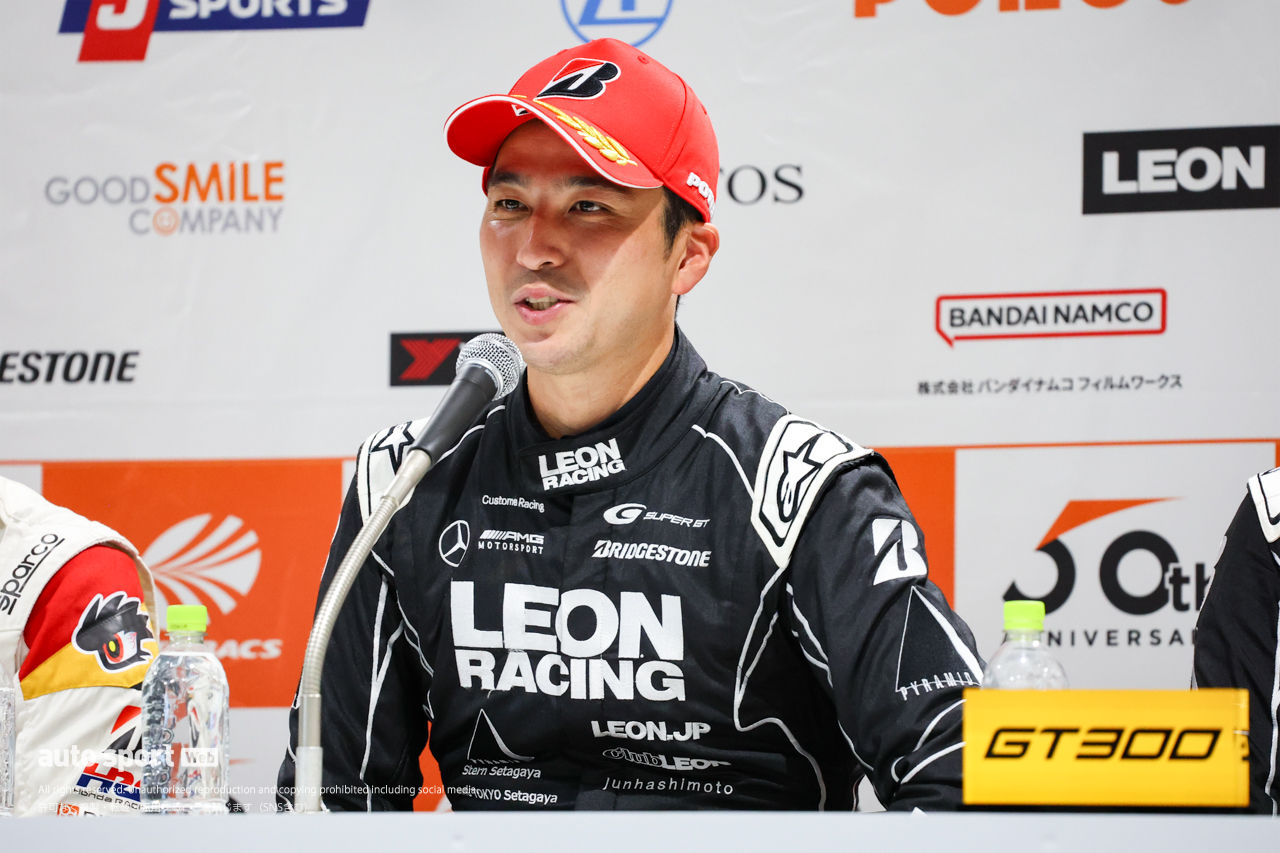 LEON篠原拓朗「嬉しいのひと言」。4年ぶりの美酒まで「とても長く感じた」と蒲生尚弥【スーパーGT第4戦GT300決勝会見】