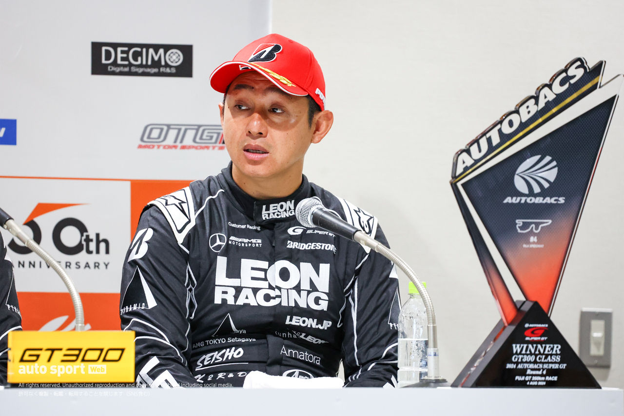 LEON篠原拓朗「嬉しいのひと言」。4年ぶりの美酒まで「とても長く感じた」と蒲生尚弥【スーパーGT第4戦GT300決勝会見】