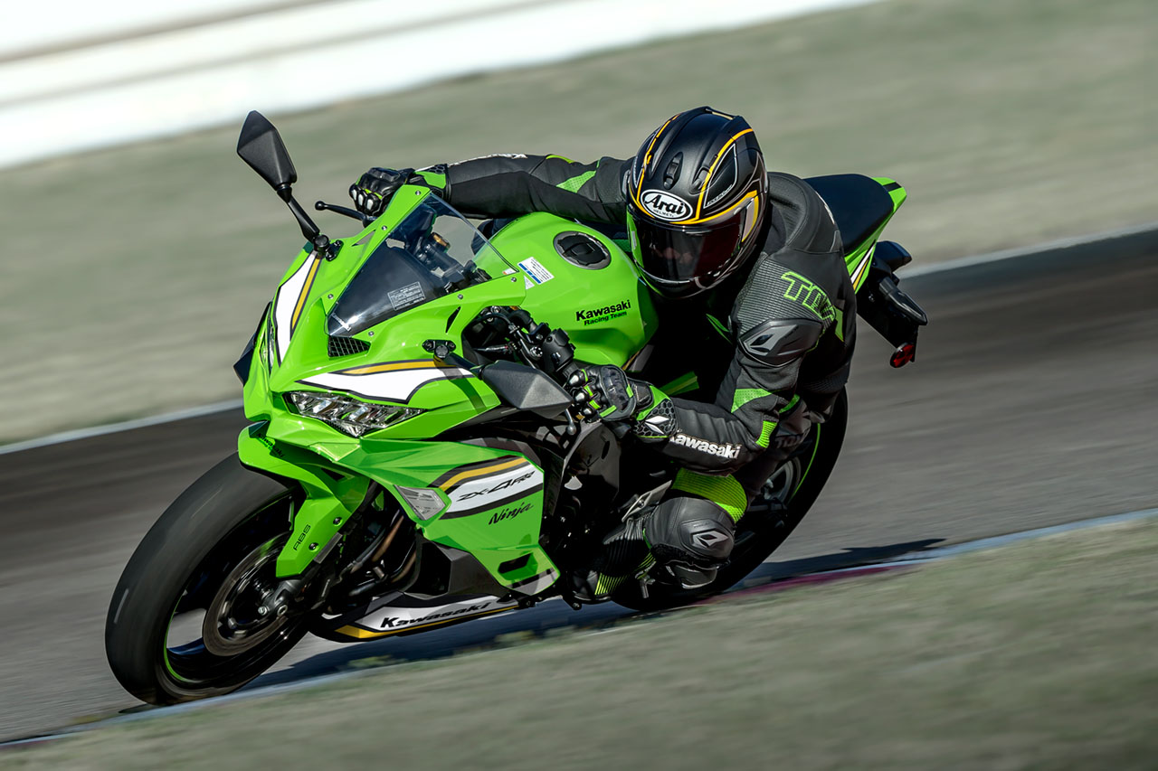 カワサキ、『Ninja ZX-4R SE／ZX-4RR KRT EDITION』のカラーとグラフィックを変更した最新モデルを9月1日から発売