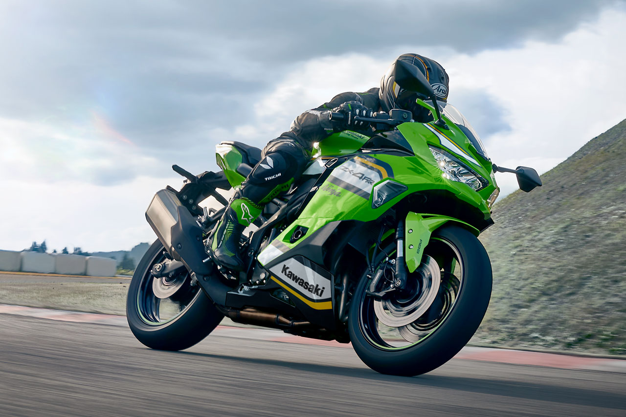カワサキ、『Ninja ZX-4R SE／ZX-4RR KRT EDITION』のカラーとグラフィックを変更した最新モデルを9月1日から発売