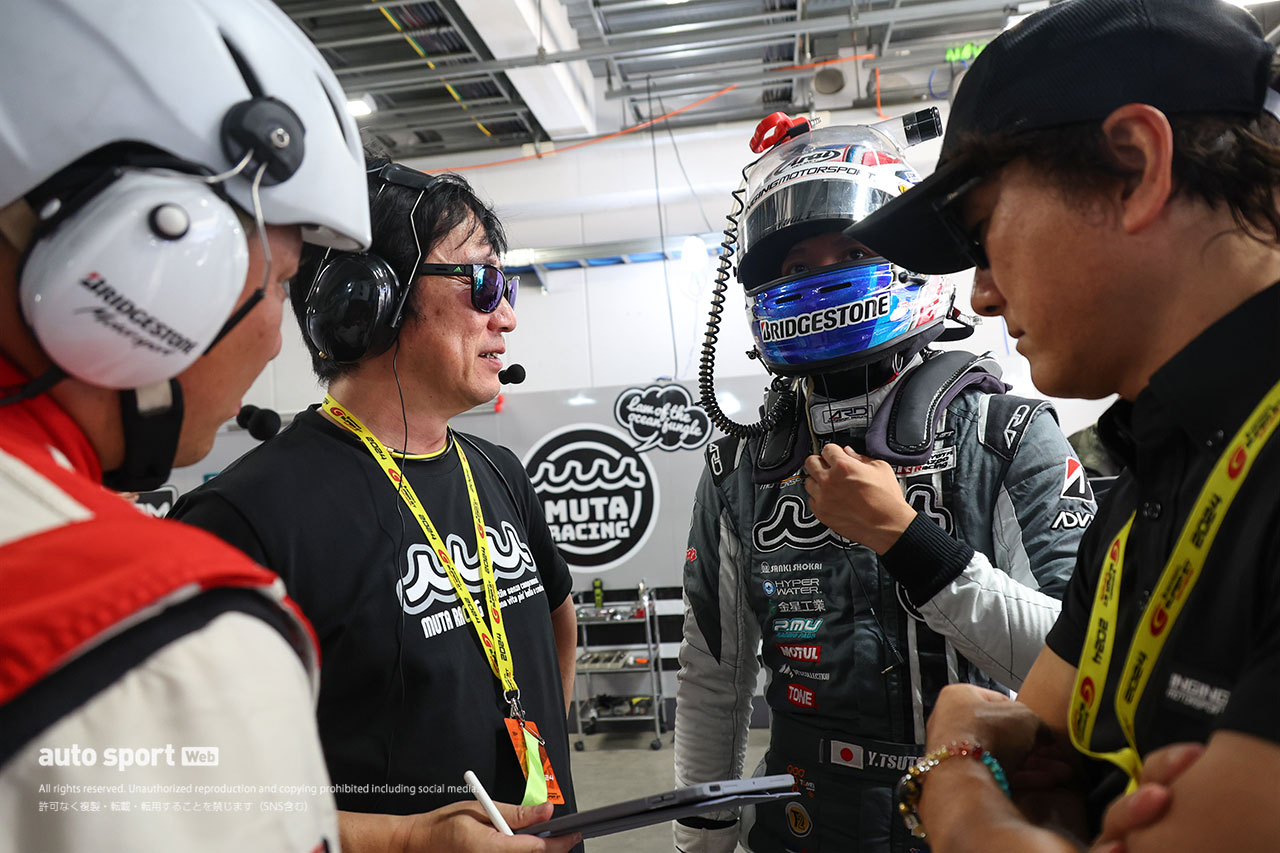 渡邊信太郎エンジニア／堤優威／加藤寛規監督（muta Racing GR86 GT）