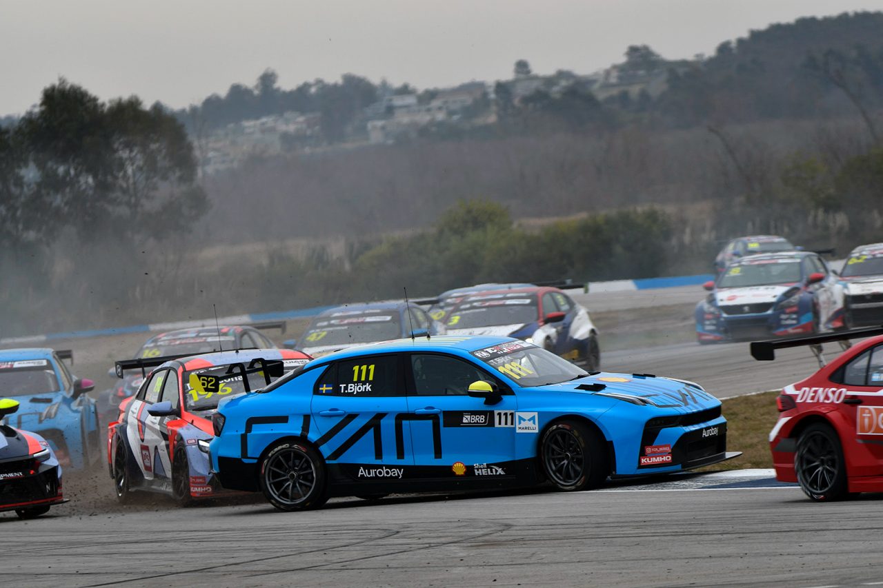 地元ウルティアが表彰台剥奪＆失格裁定と大暴れのなか、リンク＆コーの僚友が連勝劇／TCRワールドツアー第5戦