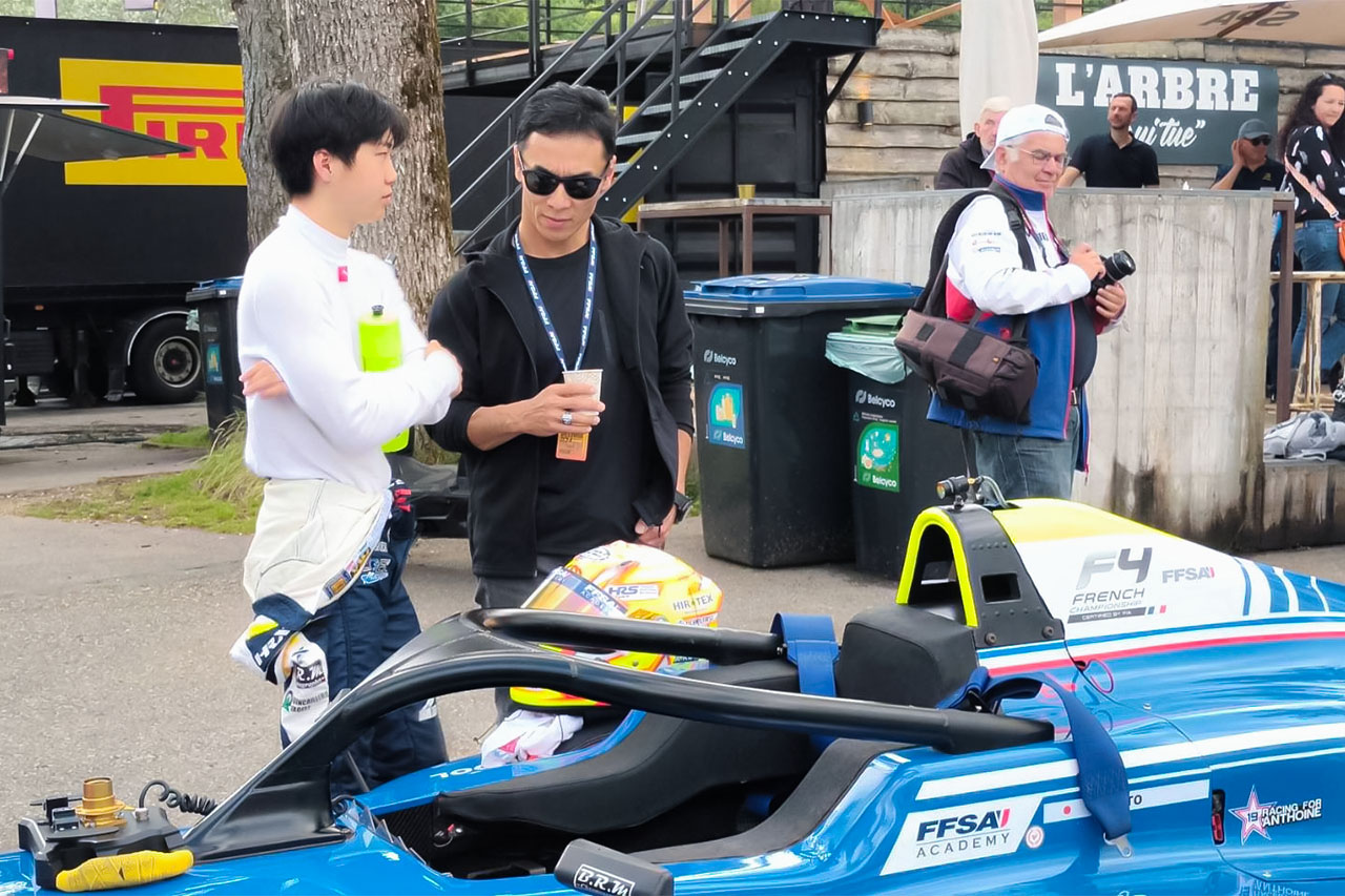 佐藤琢磨、加藤大翔参戦のフランスF4を視察。若手育成の想い語る「他のF1ジュニアチームと同じ土俵で」