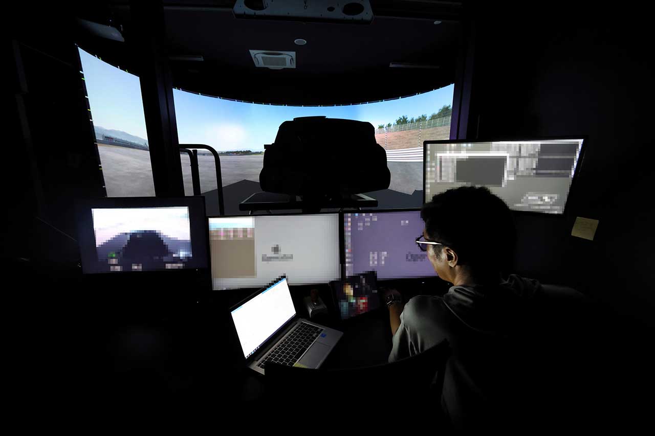 【夏のスーパーGT特集／中編】NMC／NISMOファクトリー潜入。秘密多き『シミュレーター』と心臓部の『整備場』