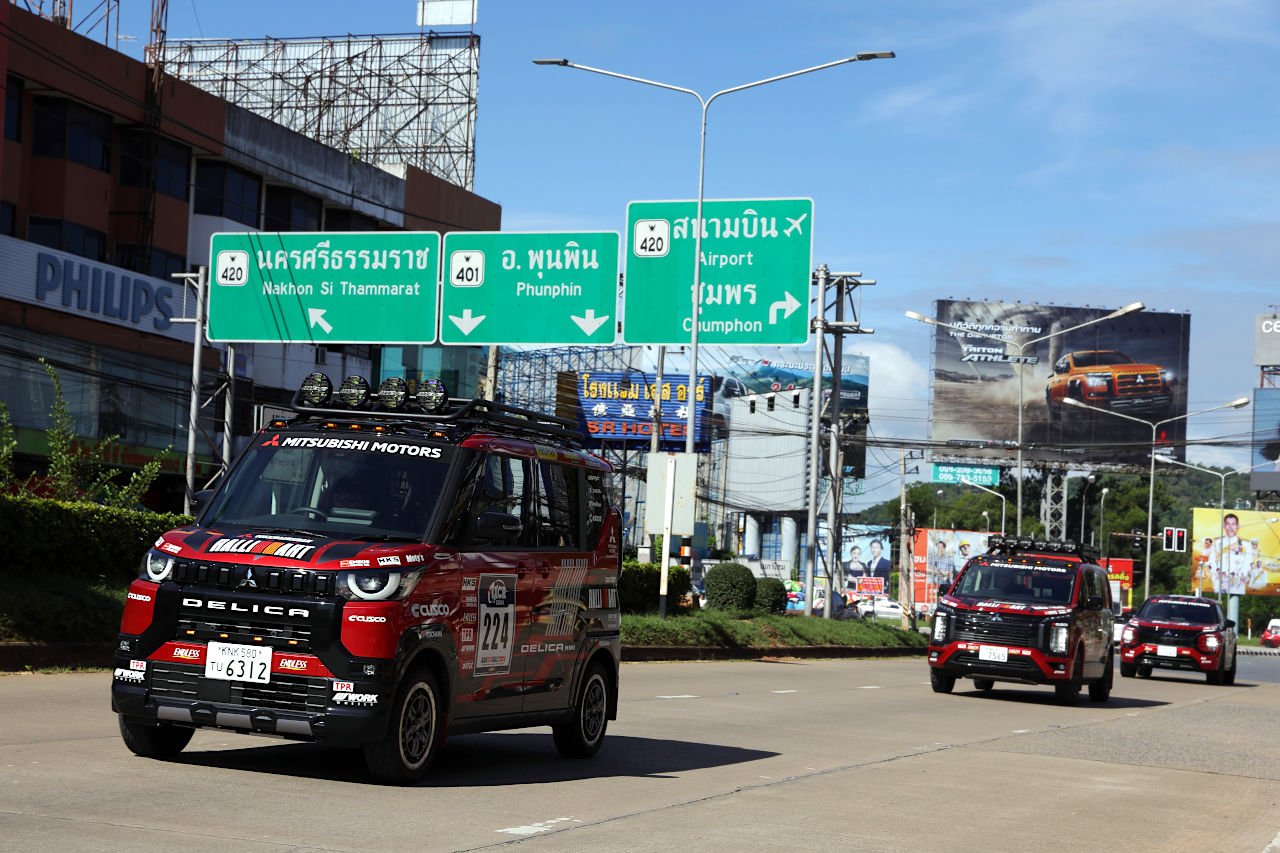 トヨタ、ミツビシ、スズキなど日本車多数参戦のアジアクロスカントリーラリー2024がタイで開幕。二輪部門にはスーパーカブの姿も