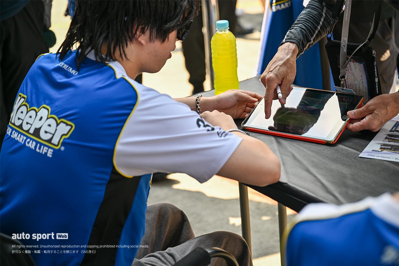 もらう側もする側も気持ち良く。ドライバーたちに聞くサーキットでの上手なサインのもらい方