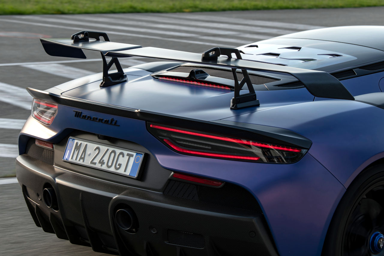 『マセラティGT2ストラダーレ』がモントレー・カー・ウイークで世界初公開。最速320km/h超の新型スーパースポーツカー