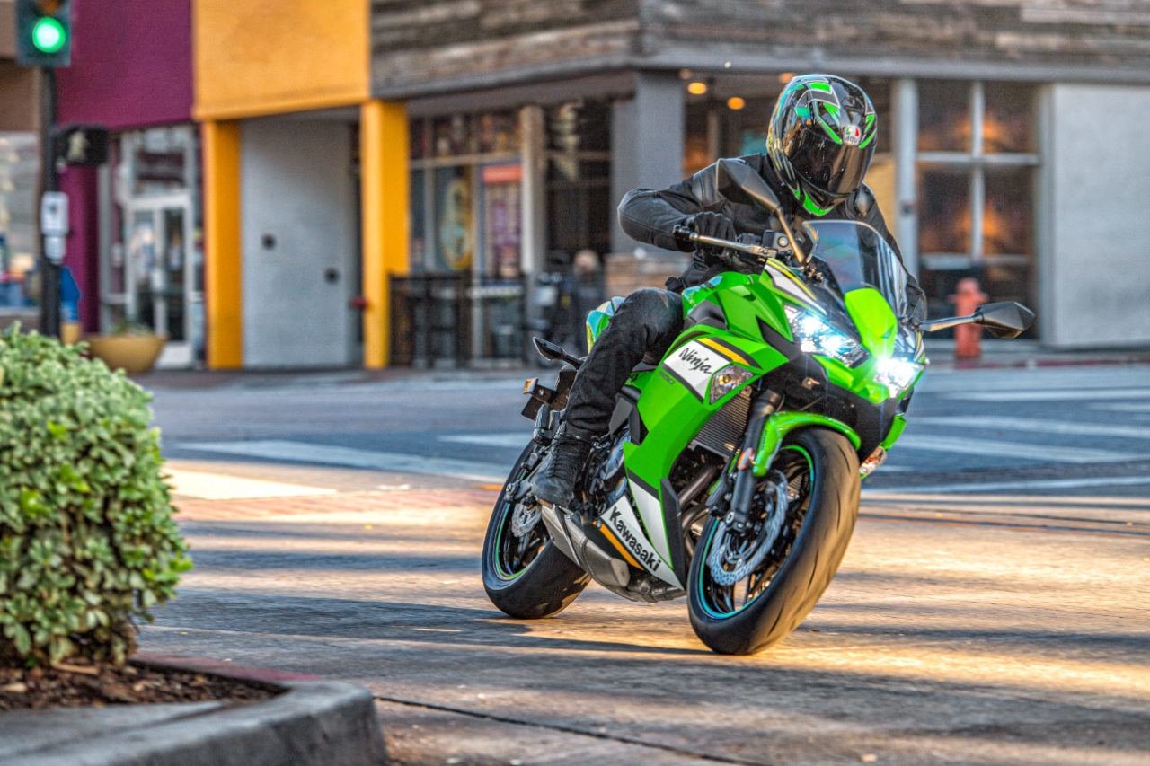 カワサキ、スポーツモデル『Ninja650』のカラー＆グラフィックを変更。9月15日から発売