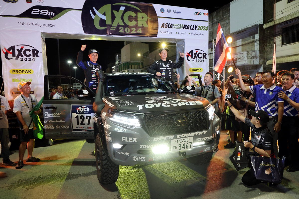 哀川翔率いるFLEX SHOW AIKAWA Racing with TOYO TIRESがクラス優勝。5年ぶり参戦のAXCRで雪辱果たす