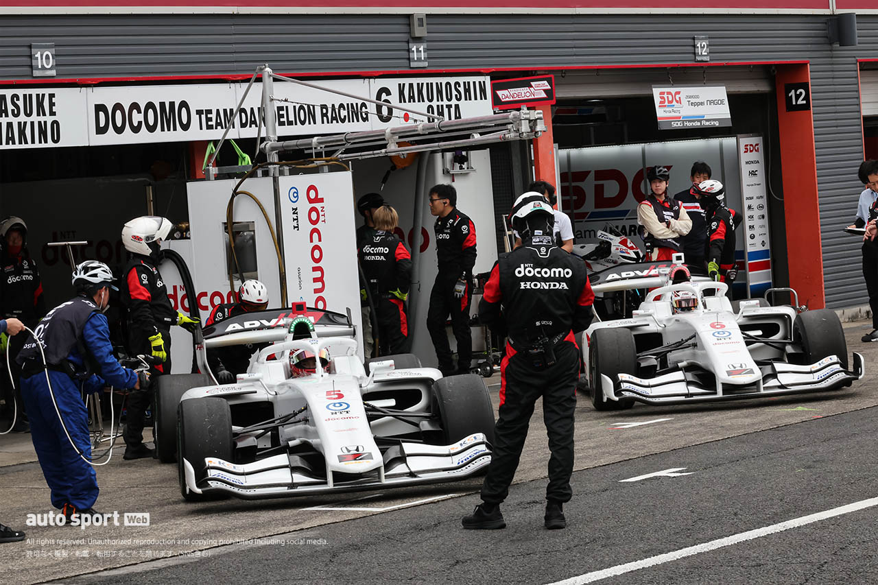 DOCOMO TEAM DANDELION RACINGの2台