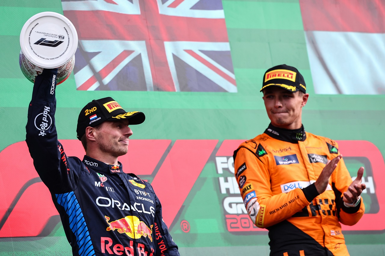 マックス・フェルスタッペン（レッドブル）2位と優勝したランド・ノリス（マクラーレン）