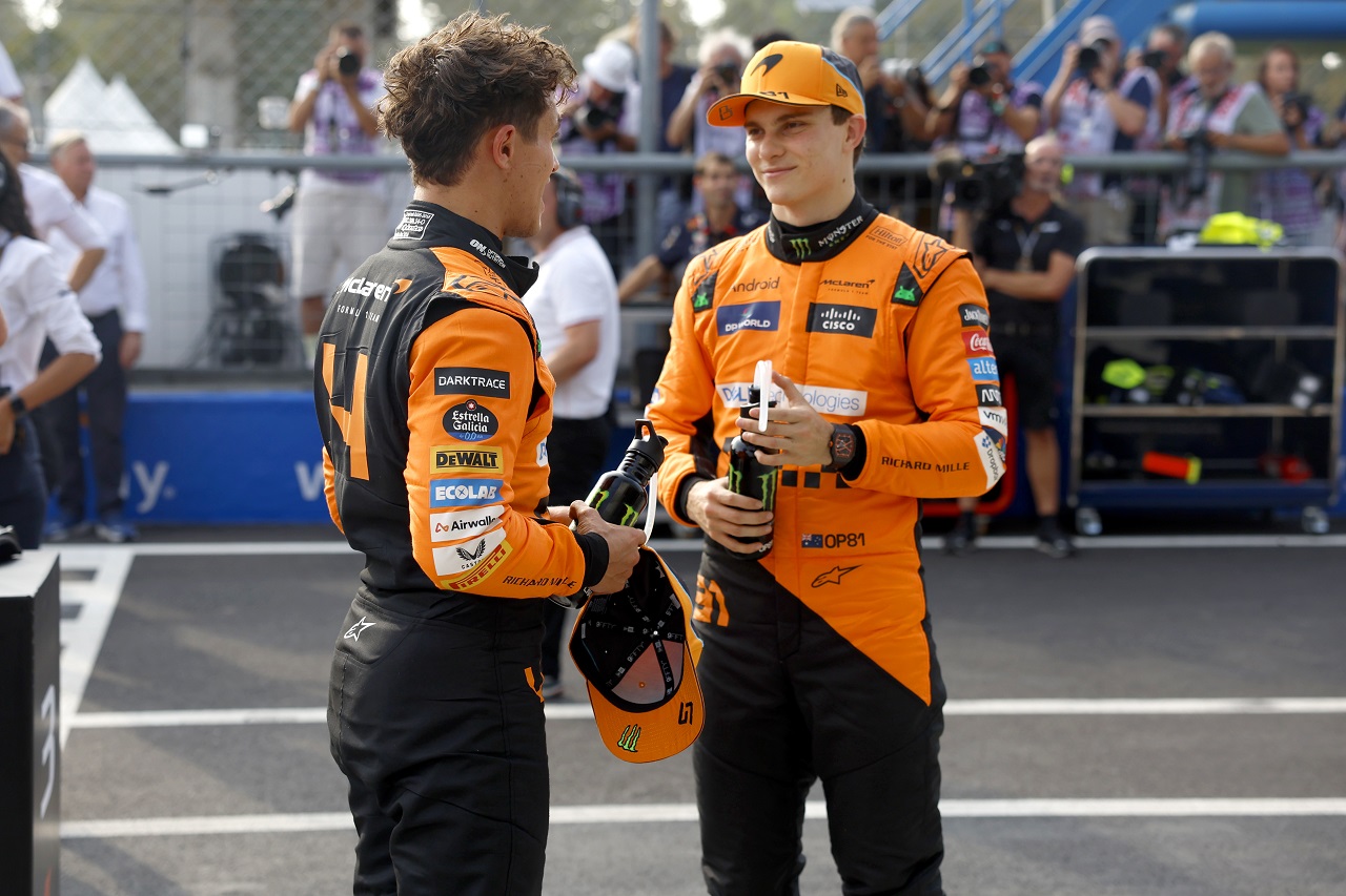 ポールのランド・ノリスと2番手オスカー・ピアストリ（マクラーレン）