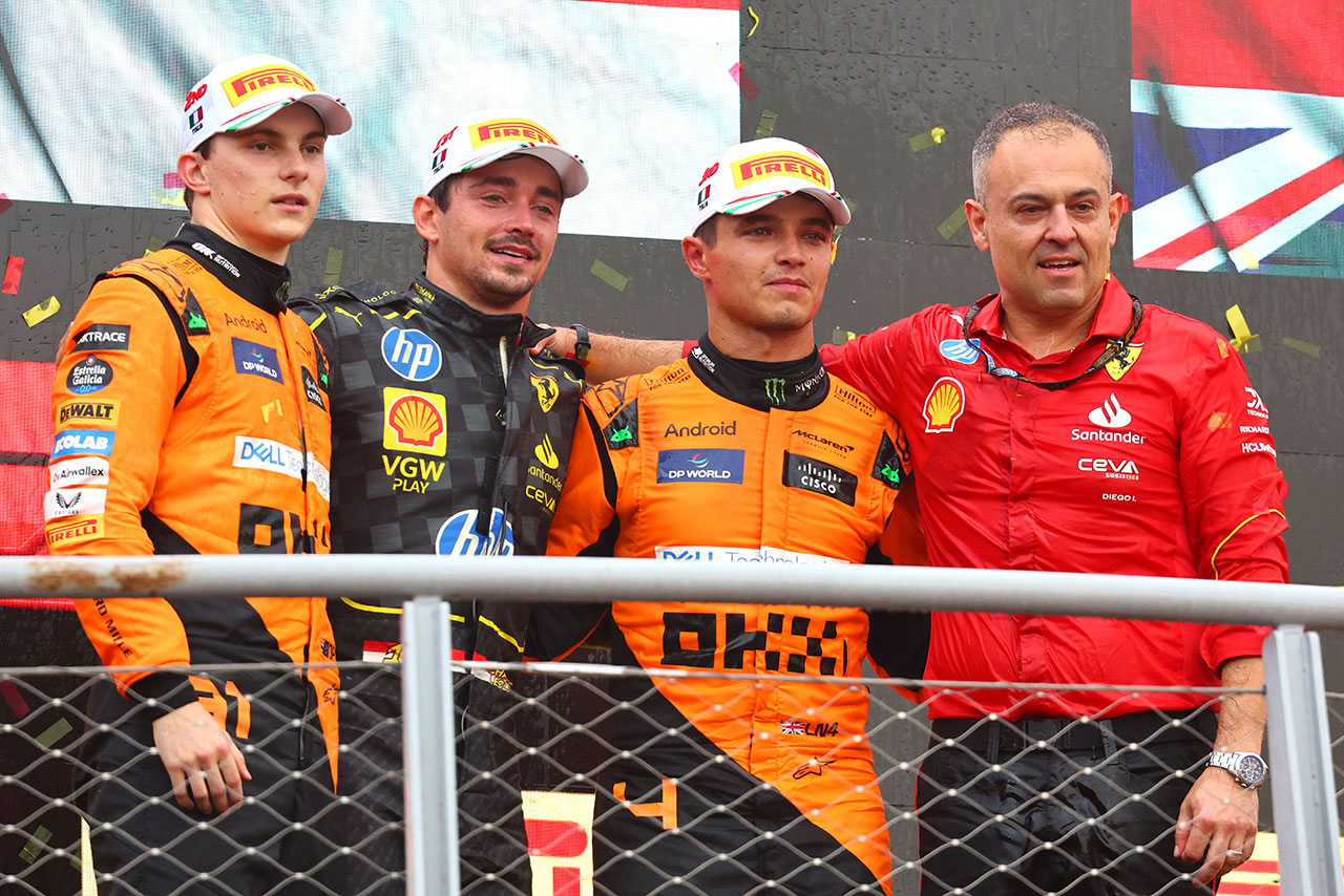 2024年F1第16戦イタリアGP表彰式　優勝のシャルル・ルクレール（フェラーリ）、2位オスカー・ピアストリ（マクラーレン）、3位ランド・ノリス（マクラーレン）