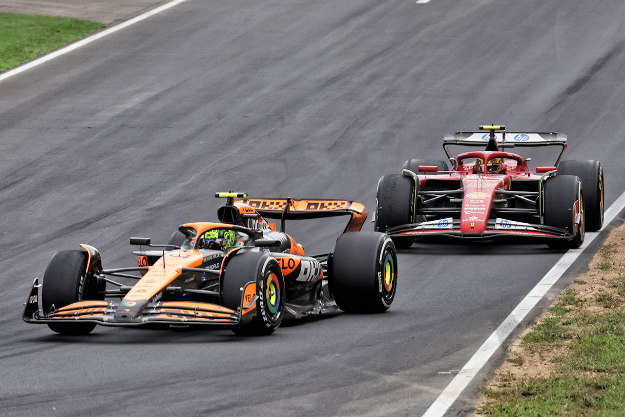 2024年F1第16戦イタリアGP　カルロス・サインツ（フェラーリ）をかわしたランド・ノリス