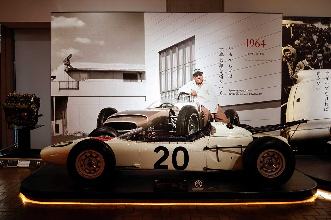 佐藤琢磨、愛機BAR006との再会に「涙が出そう」。リニューアルされたホンダコレクションホールに潜入