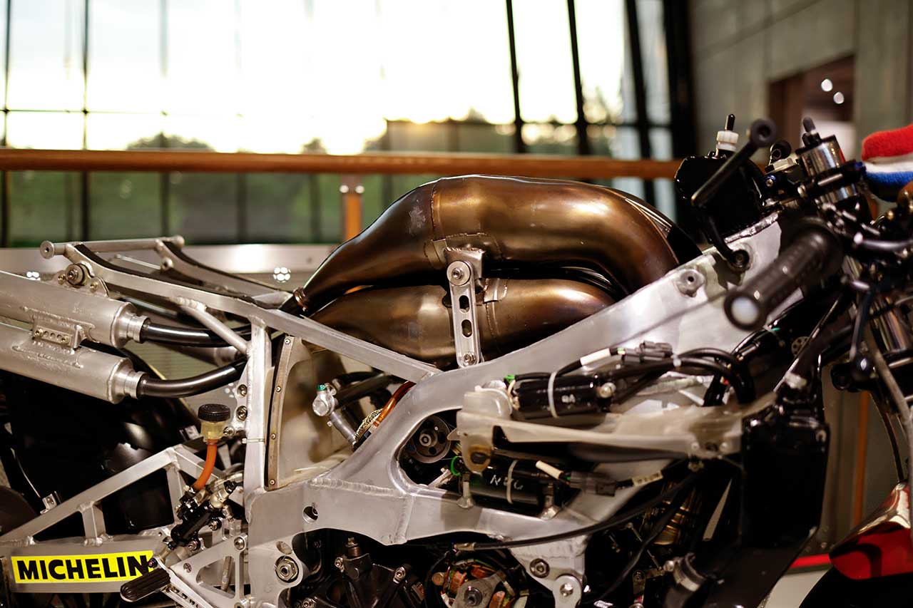 佐藤琢磨、愛機BAR006との再会に「涙が出そう」。リニューアルされたホンダコレクションホールに潜入