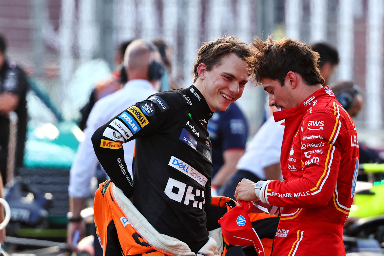予選2番手のオスカー・ピアストリ（マクラーレン）とポールのシャルル・ルクレール（フェラーリ）
