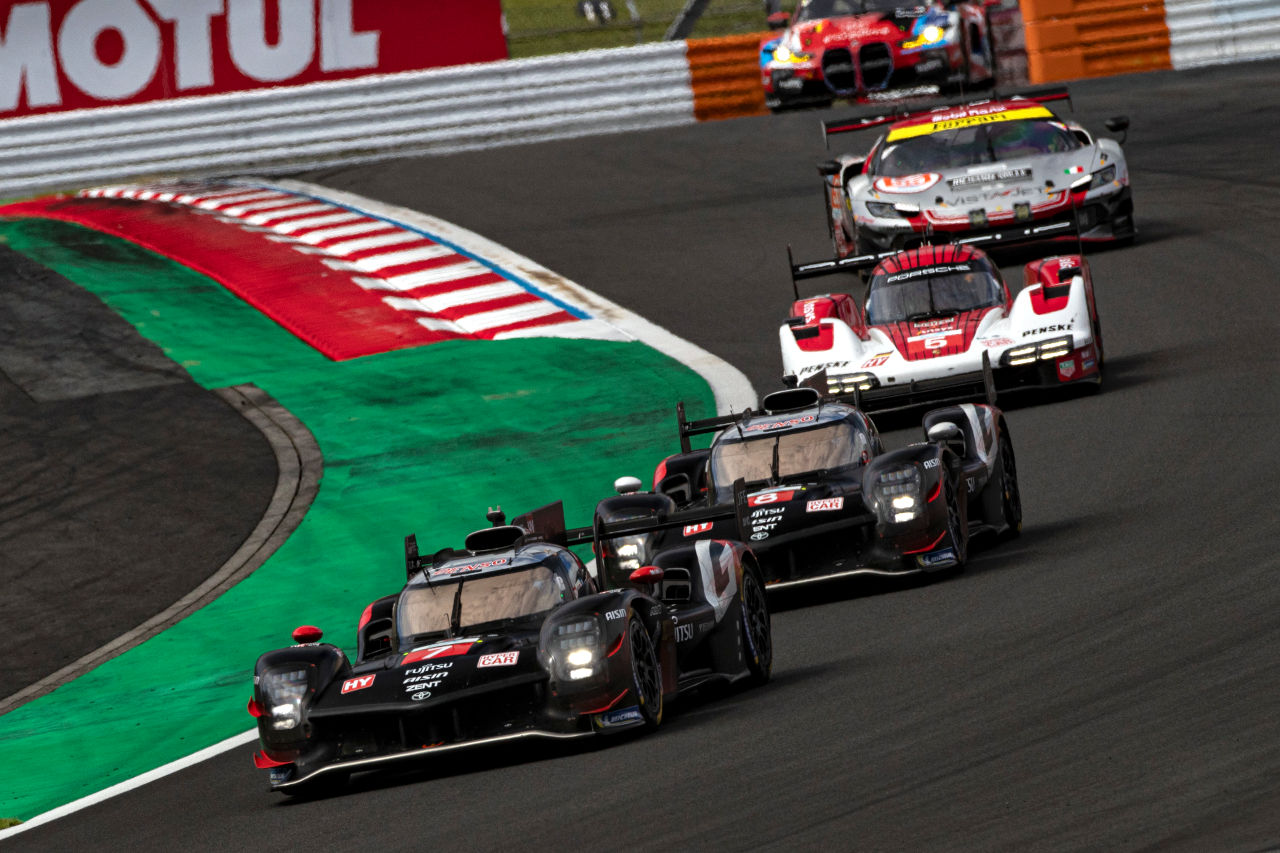 接触リタイアで痛恨のノーポイント「2度目のSCが運の尽きでした」と小林可夢偉。平川亮組8号車も表彰台目前で手痛いペナルティ／WEC富士