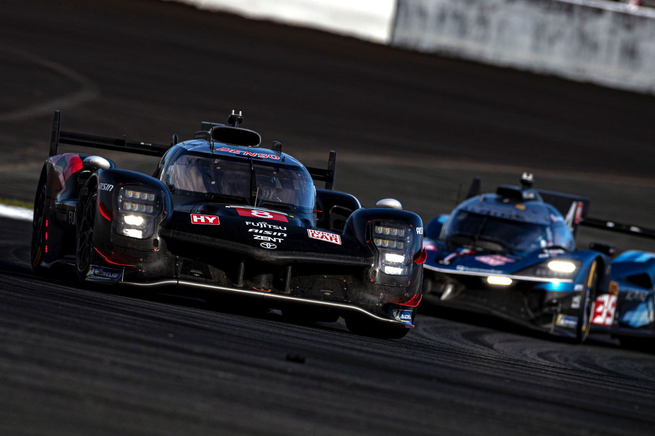 接触リタイアで痛恨のノーポイント「2度目のSCが運の尽きでした」と小林可夢偉。平川亮組8号車も表彰台目前で手痛いペナルティ／WEC富士