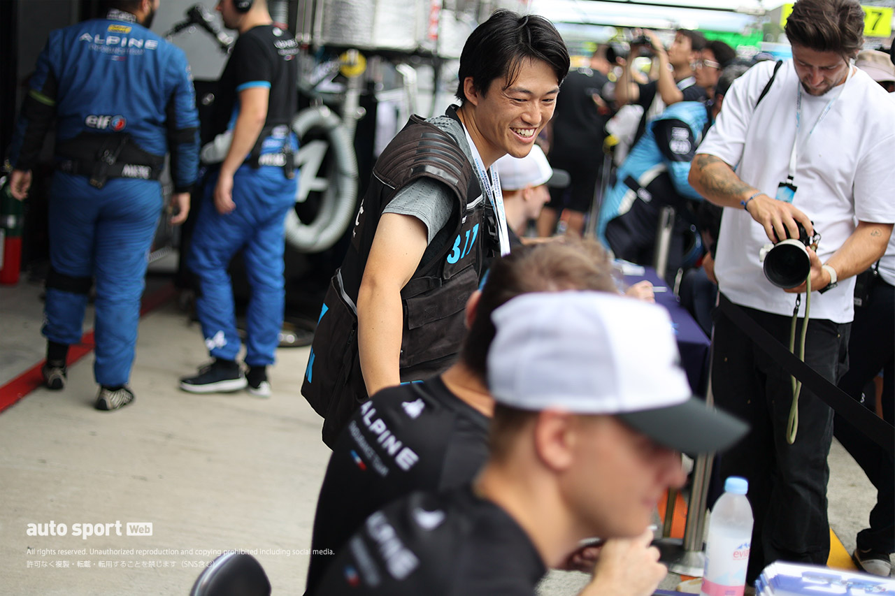 牧野と国本がカメラ片手にWEC“参戦”。撮りながら走りも観察、お気に入りのコーナーは？【WEC富士小話】