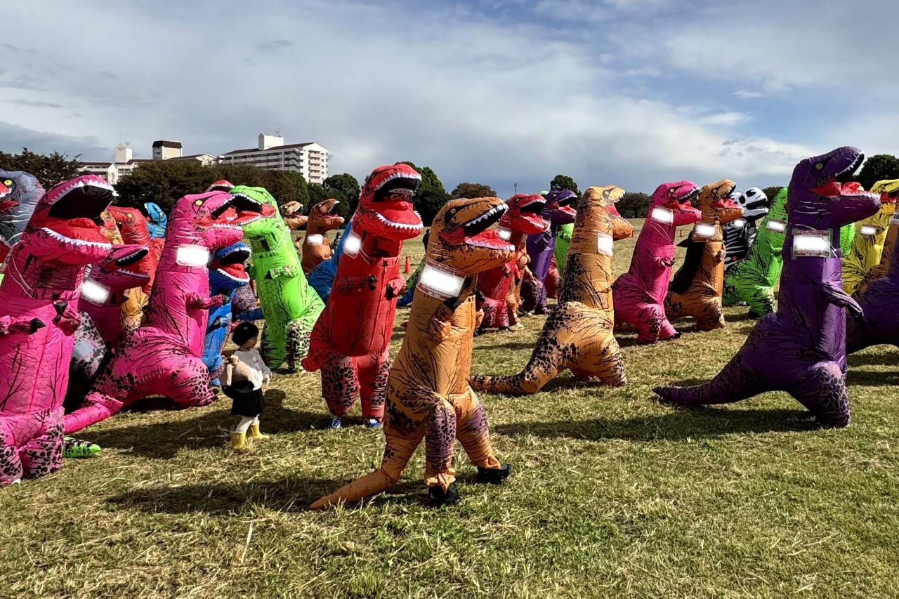 スーパーフォーミュラ富士大会は、秋の大運動会！ トヨタの“赤組”と、ホンダの“白組”が観客総出で対決