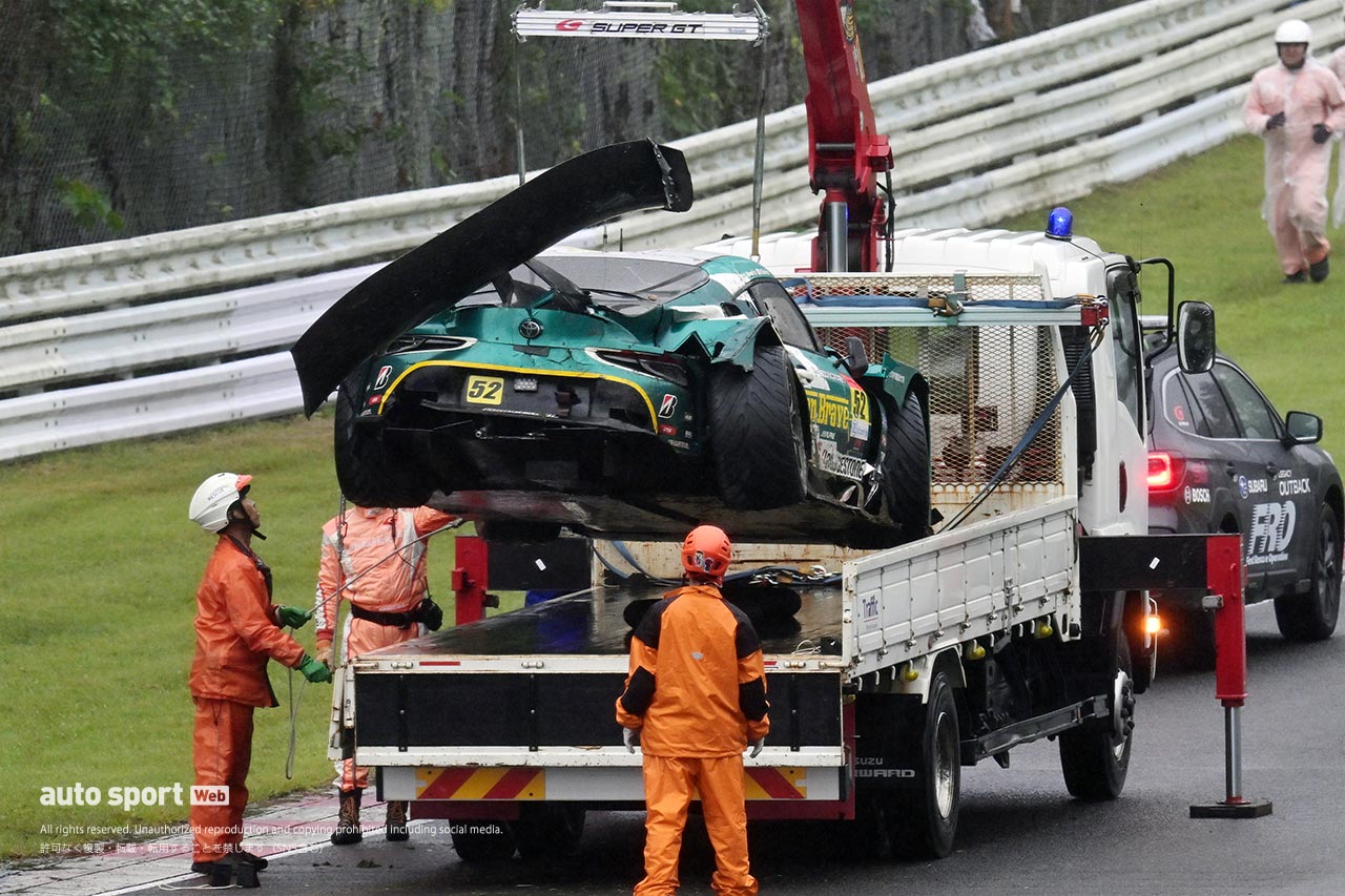 荒れ模様となったスーパーGT第6戦SUGOの公式練習。クラッシュしたGreen Brave GR Supra GTはリタイアへ