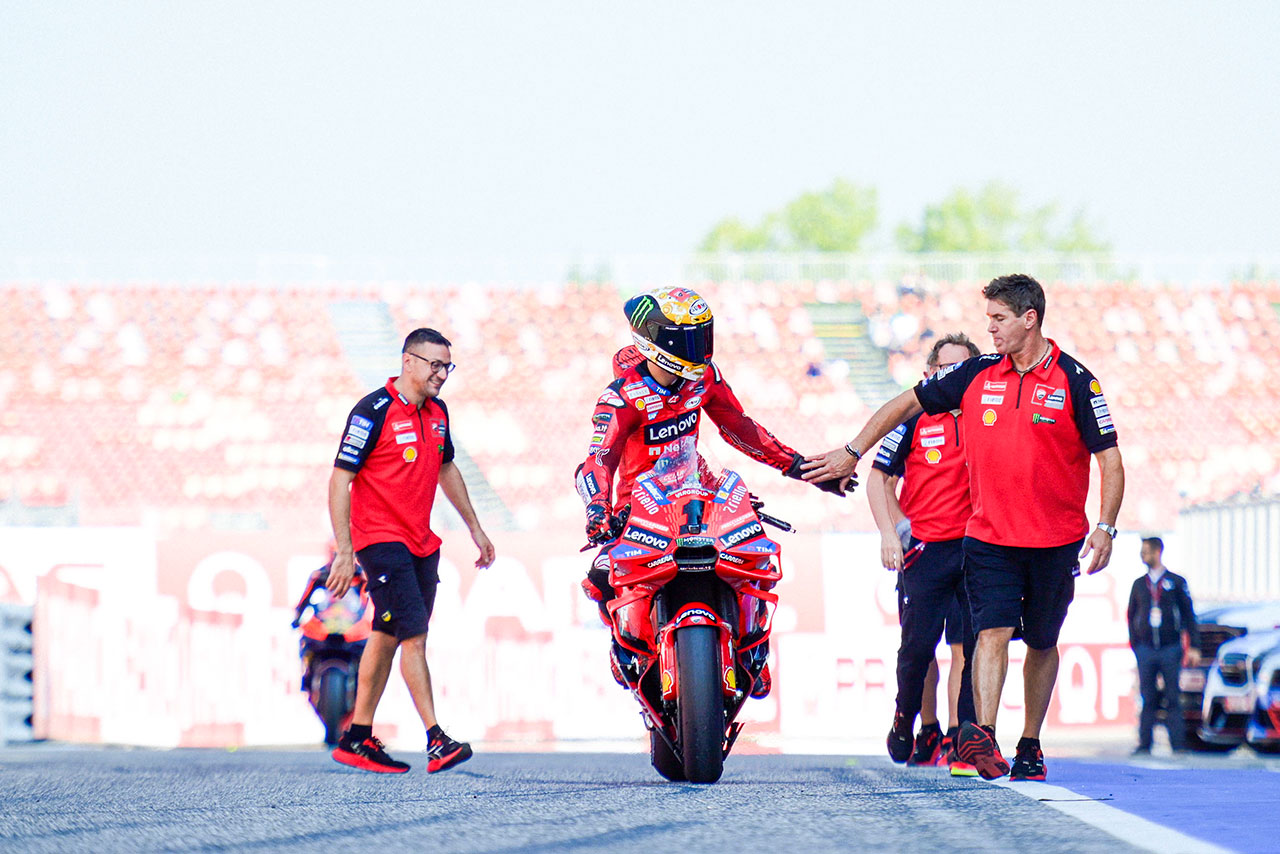 バニャイアがスプリントレースで優勝。マルティンとの一騎打ちを制す／第14戦エミリア・ロマーニャGP