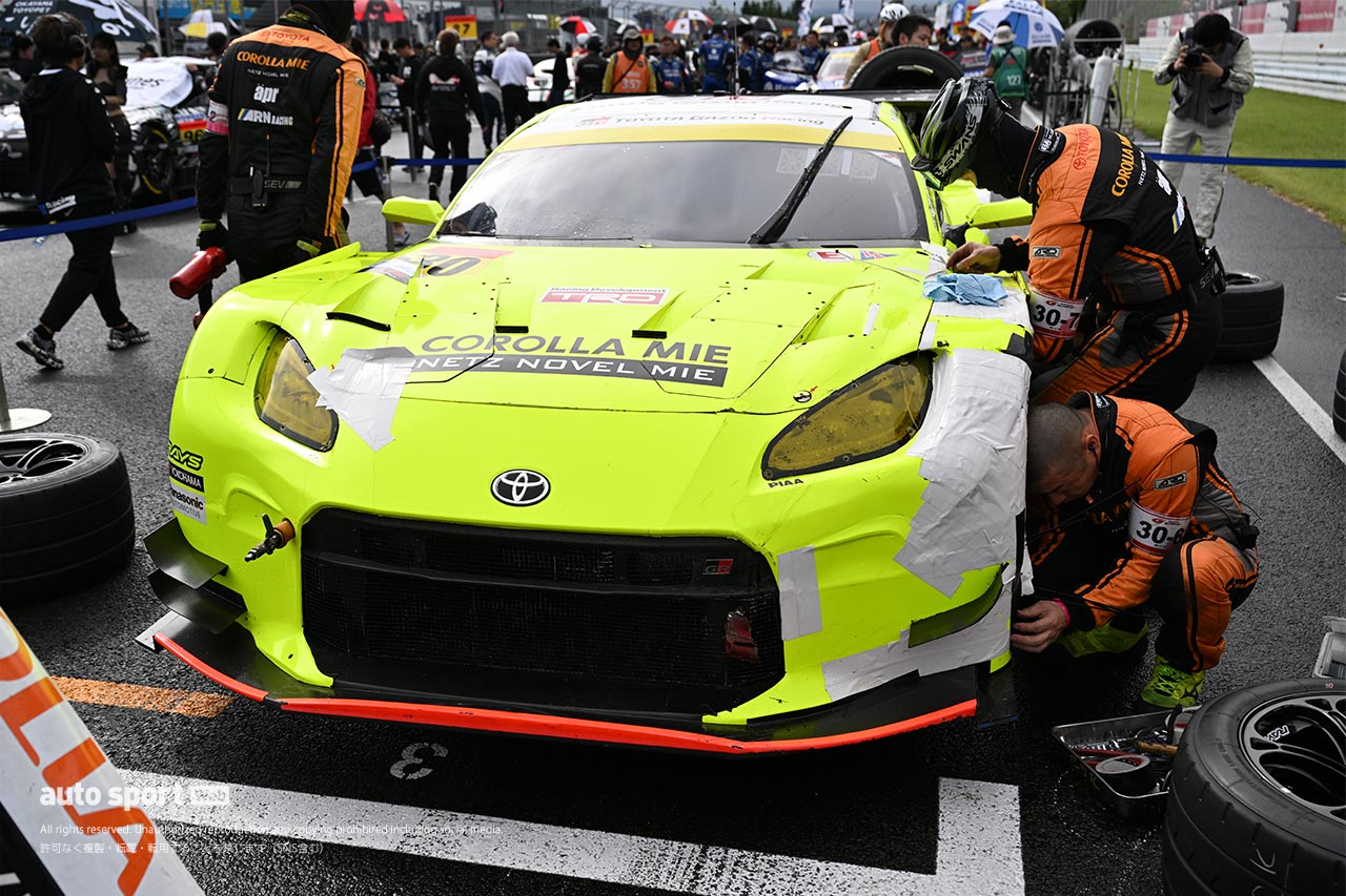 スーパーGT第6戦SUGOのZFアワードは二度のクラッシュからapr GR86 GTを修復したaprが受賞