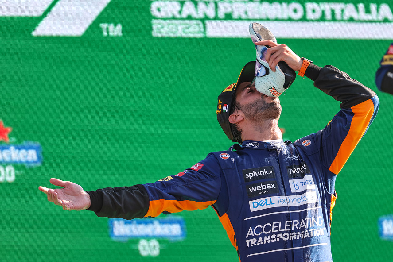 2021年F1第14戦イタリアGPを制したダニエル・リカルド（マクラーレン）のシューイ
