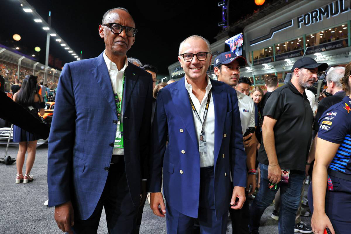 ルワンダ共和国大統領ポール・カガメとF1 CEOステファノ・ドメニカリ