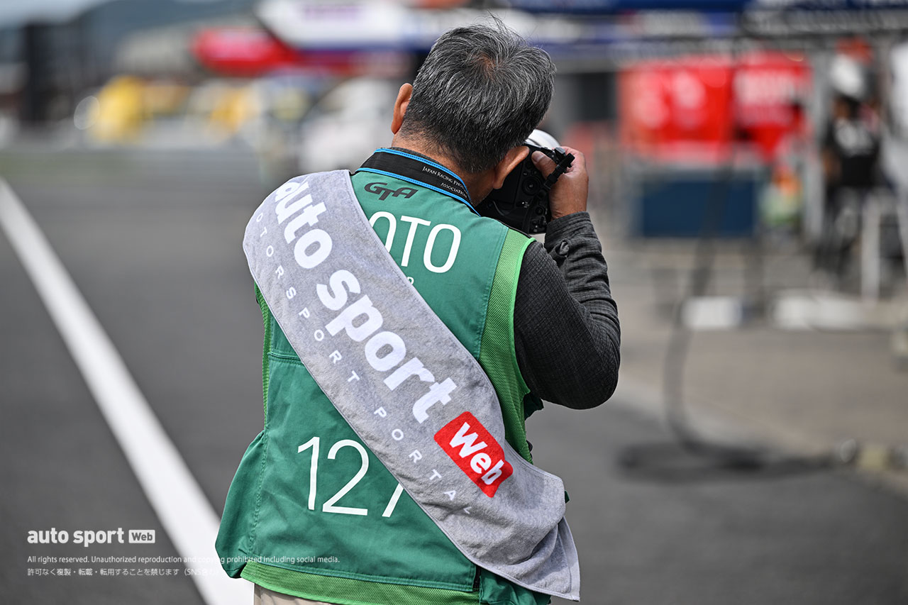 【オートスポーツweb製作グッズ】サインをもらうのに最適な今治産タオル＆シックなアクリルキーホルダー