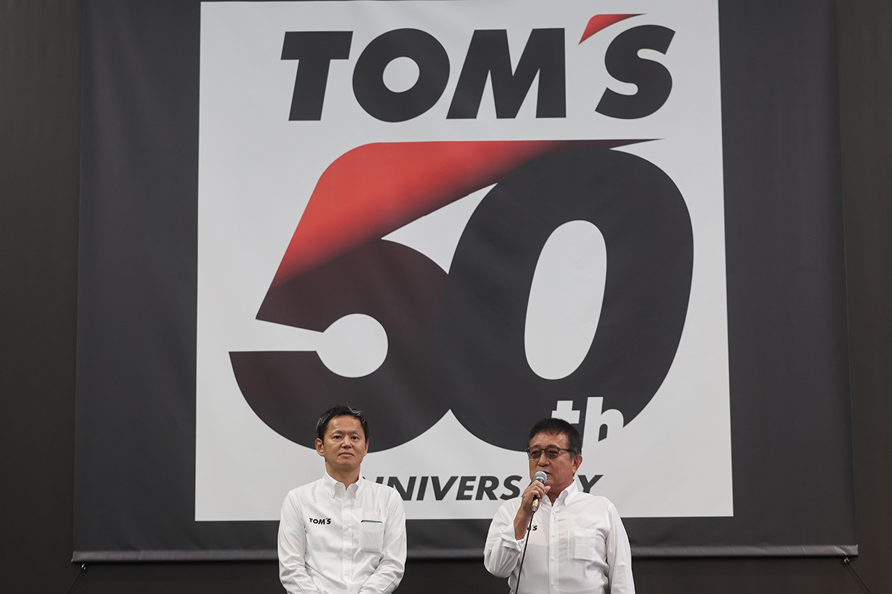 トムスの創業50周年記念パーティが開催。ゆかりある選手、監督らが集結しモータースポーツ界での偉業を祝う