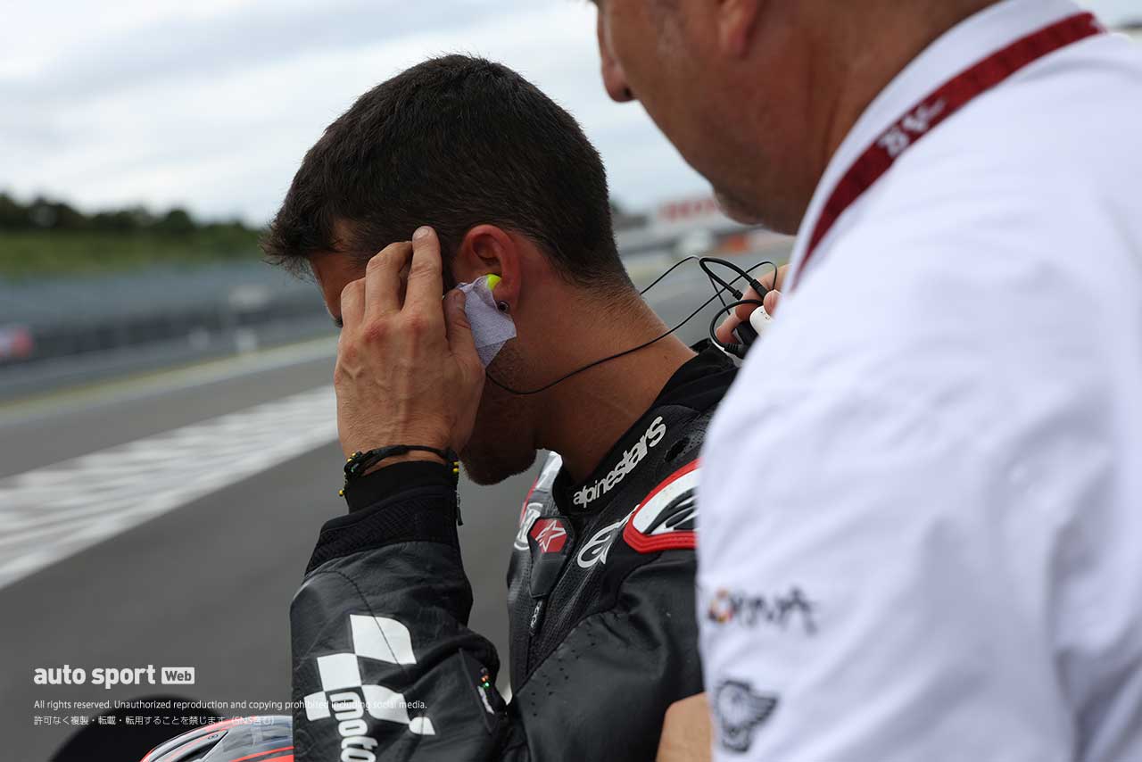 MotoGP日本GPで無線通信システムの試験実施。2025年導入に向けて『骨伝導』の一方向通信を評価中