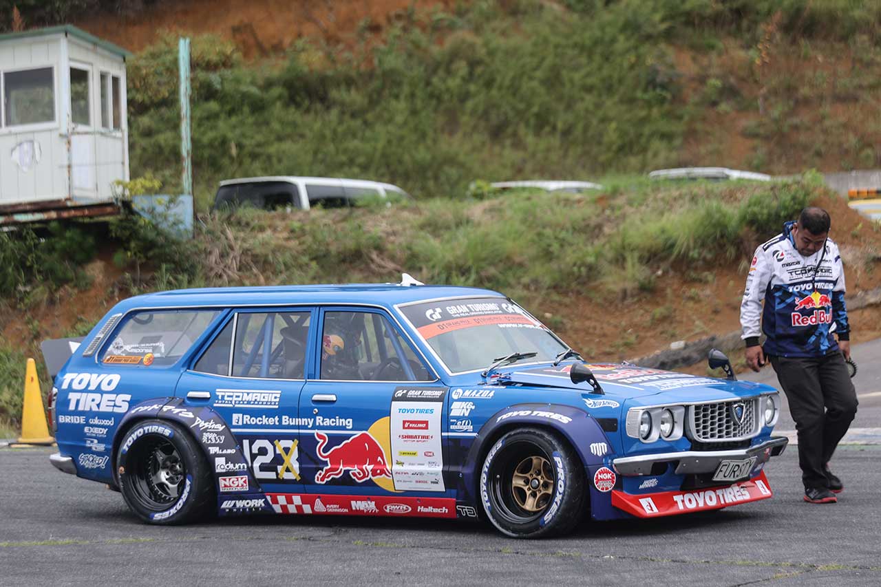 【D1GPエビス外伝】不利を承知の265タイヤ幅で予選通過する勇者。マッドマイクは最小径でスタイル追求