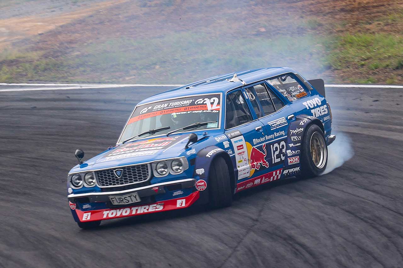 【D1GPエビス外伝】不利を承知の265タイヤ幅で予選通過する勇者。マッドマイクは最小径でスタイル追求