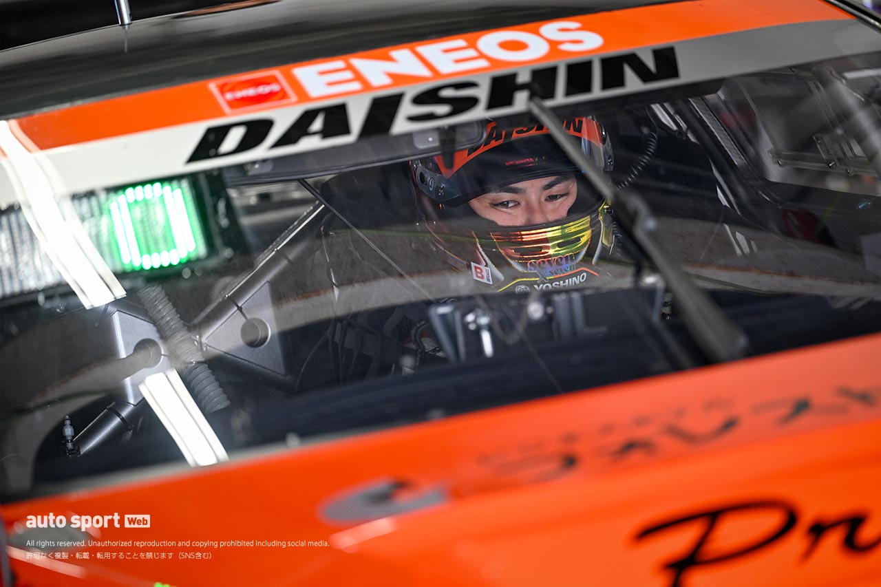 ハコ車に乗るときヘルメットバイザーは開ける派？ 閉める派？ 聞いて分かったプロドライバーのこだわり