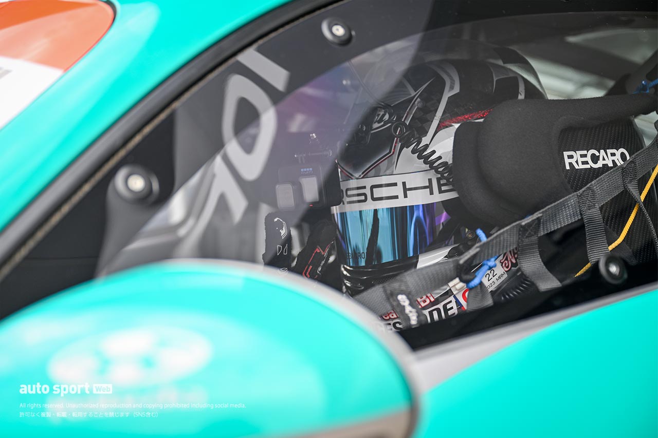 ハコ車に乗るときヘルメットバイザーは開ける派？ 閉める派？ 聞いて分かったプロドライバーのこだわり