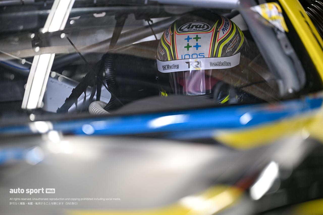 ハコ車に乗るときヘルメットバイザーは開ける派？ 閉める派？ 聞いて分かったプロドライバーのこだわり