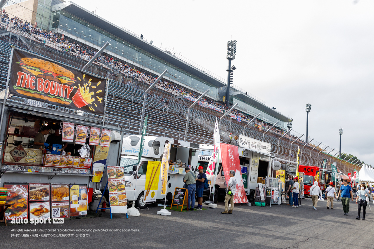 埋め尽くされた中上へのメッセージ！初日からイベント広場は大盛況／第16戦日本GP