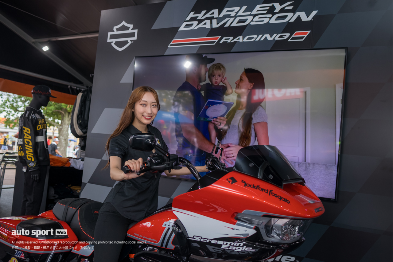 埋め尽くされた中上へのメッセージ！初日からイベント広場は大盛況／第16戦日本GP