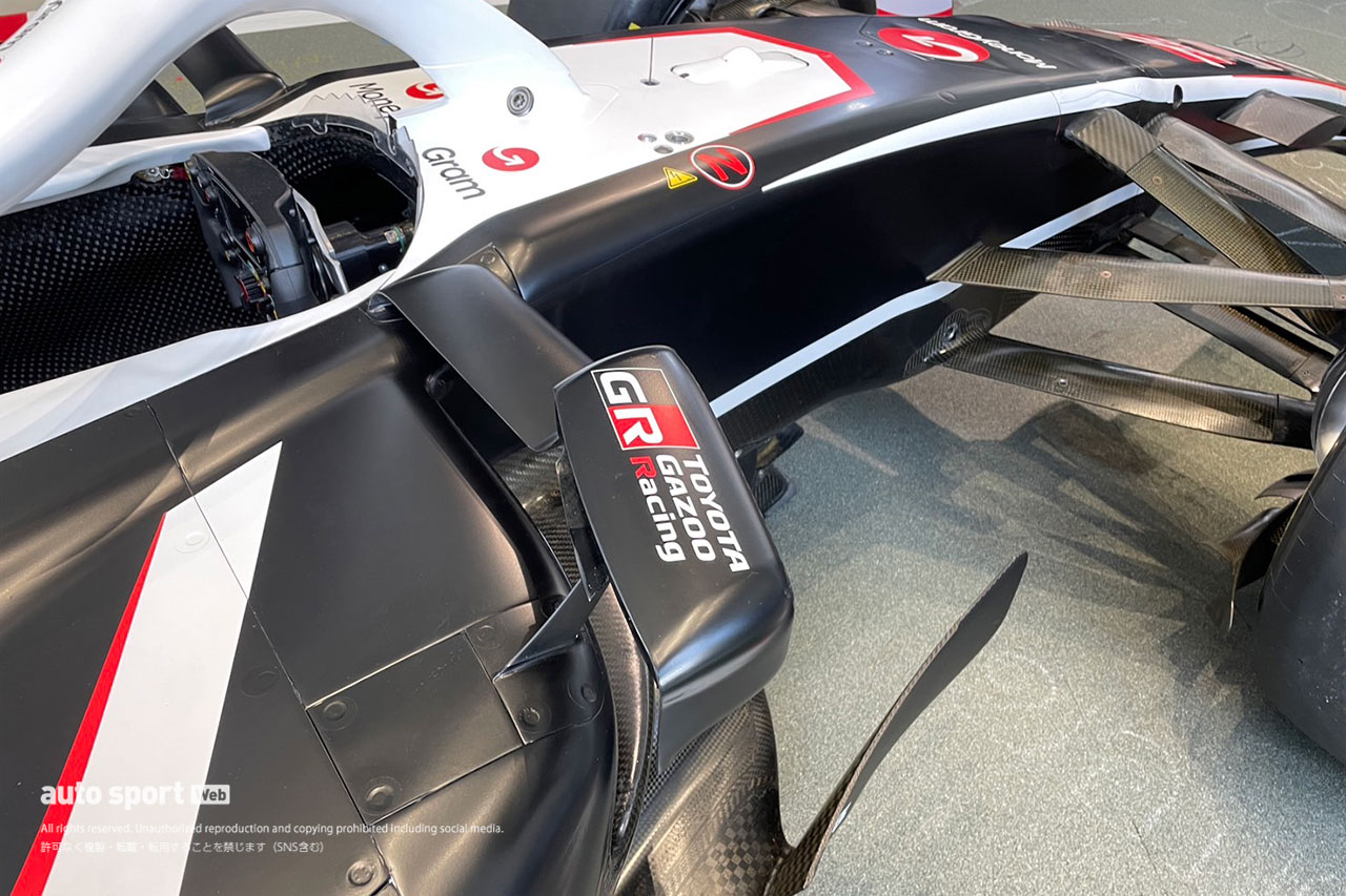 ハースF1のマシンに入れられたTOYOTA GAZOO Racingのロゴ
