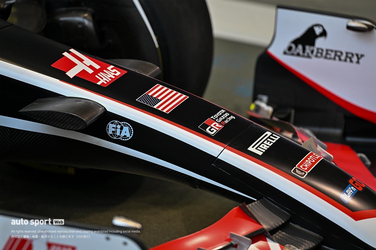 ハースF1のマシンに入れられたTOYOTA GAZOO Racingのロゴ