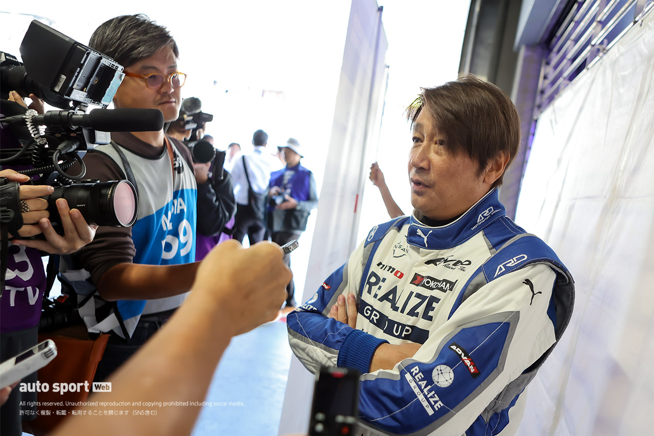 近藤真彦JRP会長がスーパーフォーミュラ全開デモラン！ 還暦祝う『60』番で駆け抜ける「本来の楽しさはここだ」