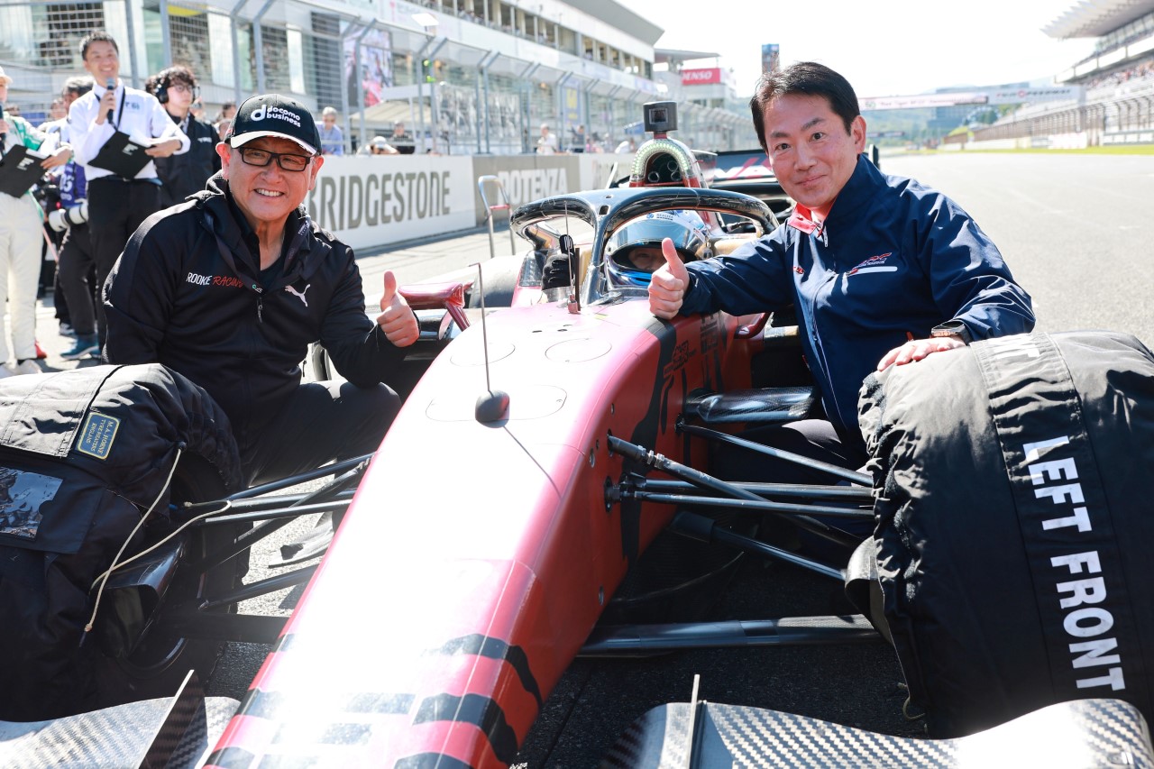 近藤真彦JRP会長がスーパーフォーミュラ全開デモラン！ 還暦祝う『60』番で駆け抜ける「本来の楽しさはここだ」
