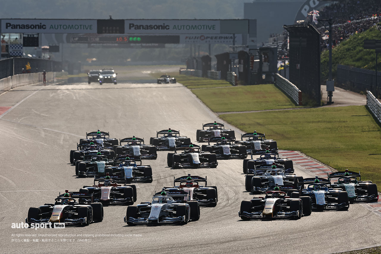 またも富士で大暴れ、坪井が7番手から圧巻の今季2勝目。可夢偉5年ぶり表彰台【第6戦決勝】