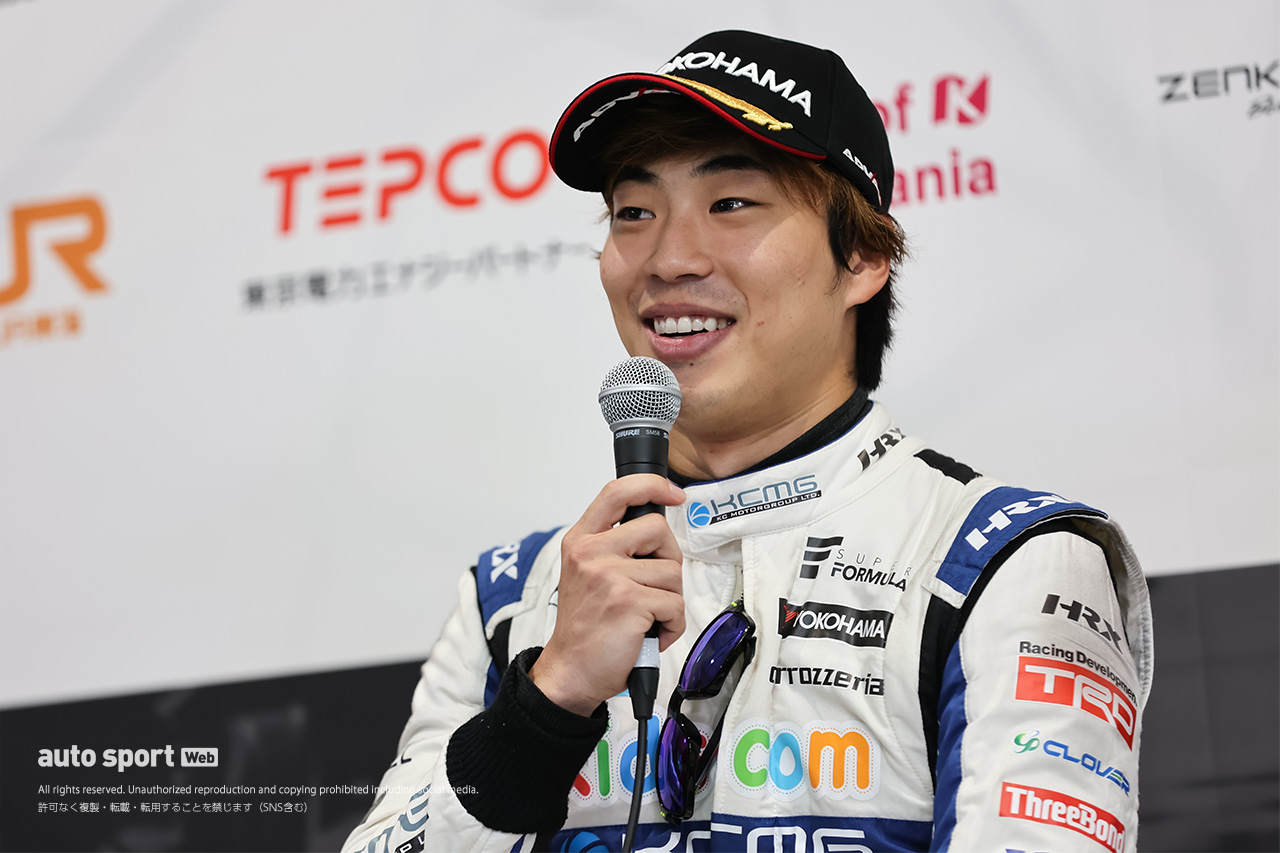 逃げる展開に「レースが長く感じました」と坪井＆舘監督。福住は好調のチームを「もっともっと強くしていきたい」【第7戦決勝会見】