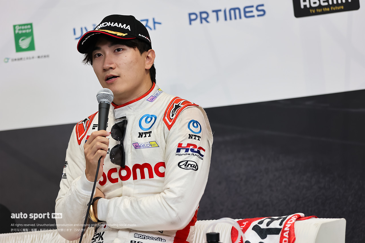 逃げる展開に「レースが長く感じました」と坪井＆舘監督。福住は好調のチームを「もっともっと強くしていきたい」【第7戦決勝会見】