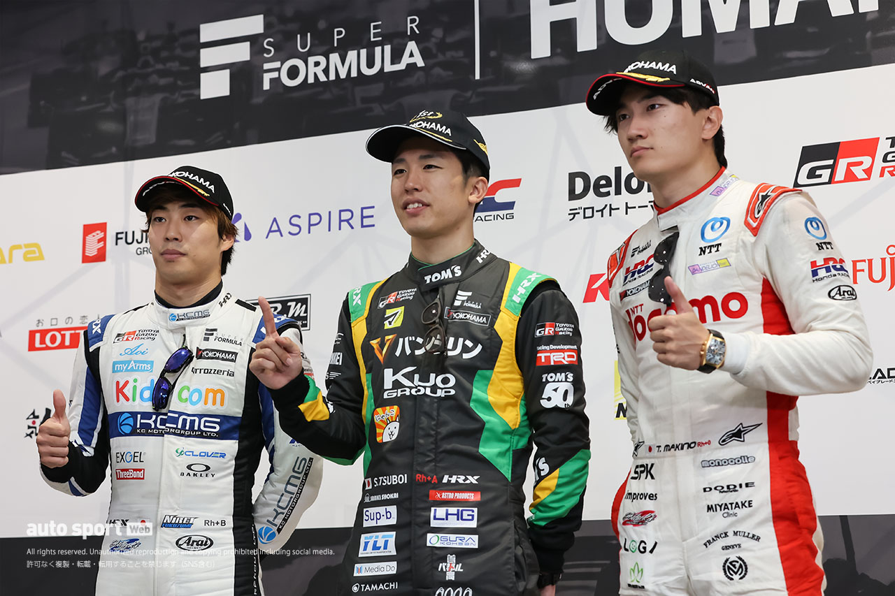 逃げる展開に「レースが長く感じました」と坪井＆舘監督。福住は好調のチームを「もっともっと強くしていきたい」【第7戦決勝会見】