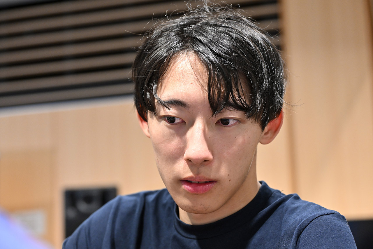 表彰台を争うもペナルティ、さらに失格で意気消沈の佐藤蓮。“先輩”の技に敗北／第7戦富士