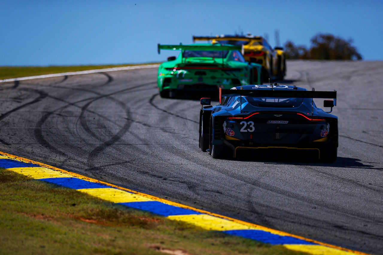 チップ・ガナッシ・キャデラックが有終の美。GTP王座はポルシェ・ペンスキーが獲得／IMSA最終戦プチ・ル・マン